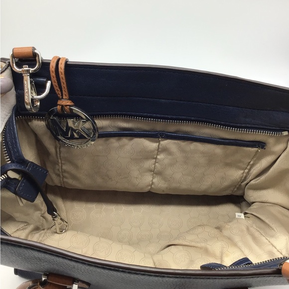 Michael Kors Sutton Handbag medium blue and cream - Picture 11 of 11